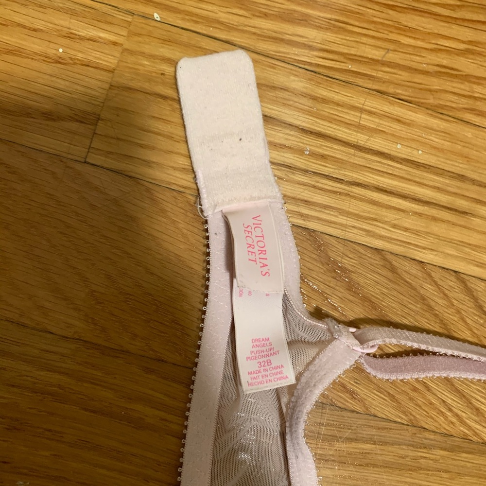 Victoria’s Secret Bra - Picture 7 of 7